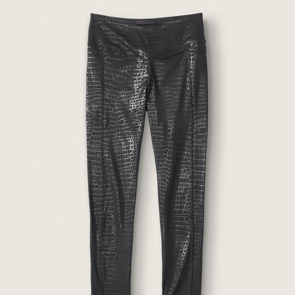VS PINK ULTIMATE V HIGH WAIST LEGGING IN 7/8 LENGTH